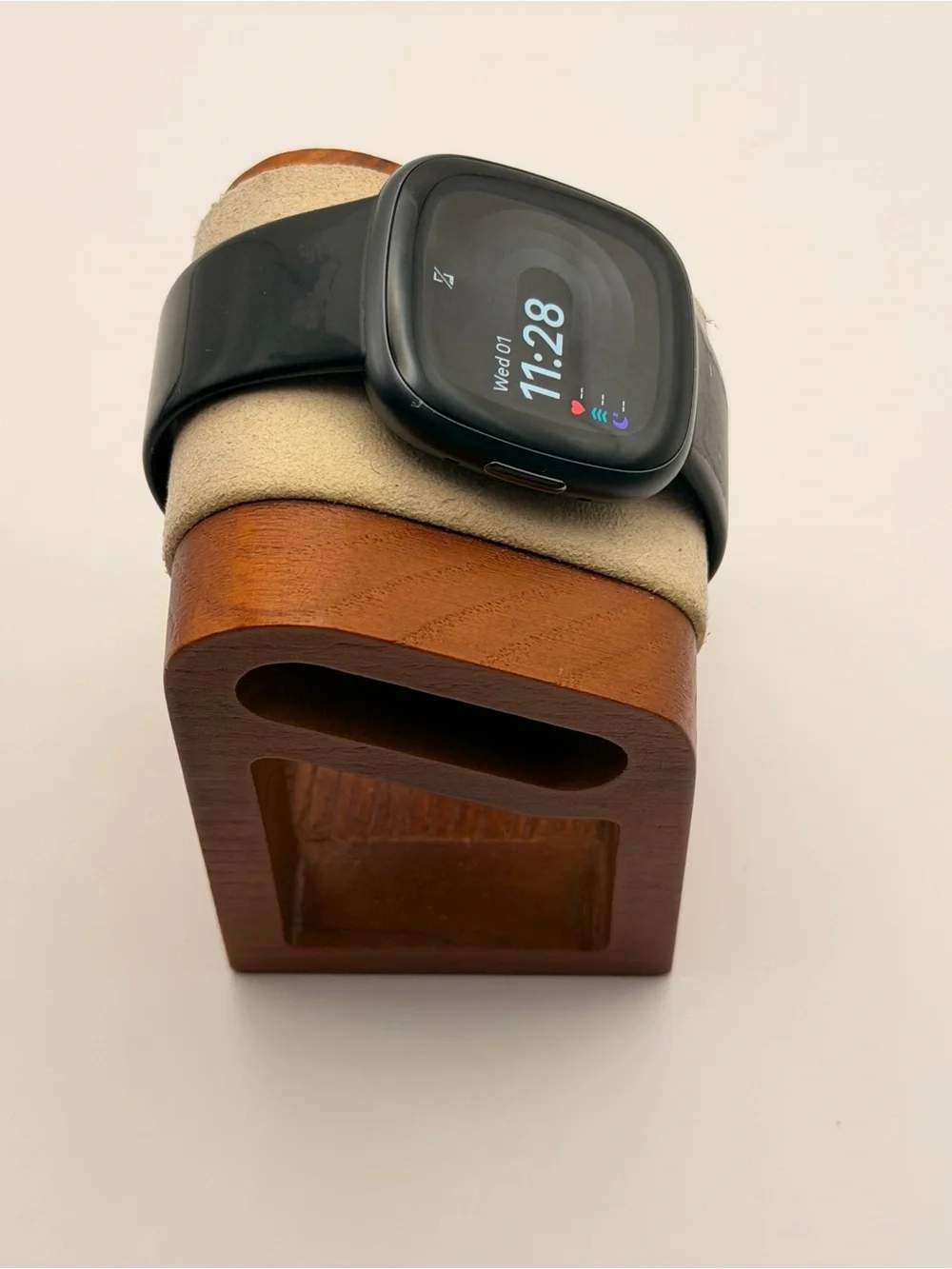 Fitbit Versa 4, Tested, Very Good, Charger Included, Black, Smartwatch